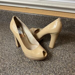 Michael Kors Womens Sz 7M Beige Patent Leather Ultra High Heels Slip On Platform